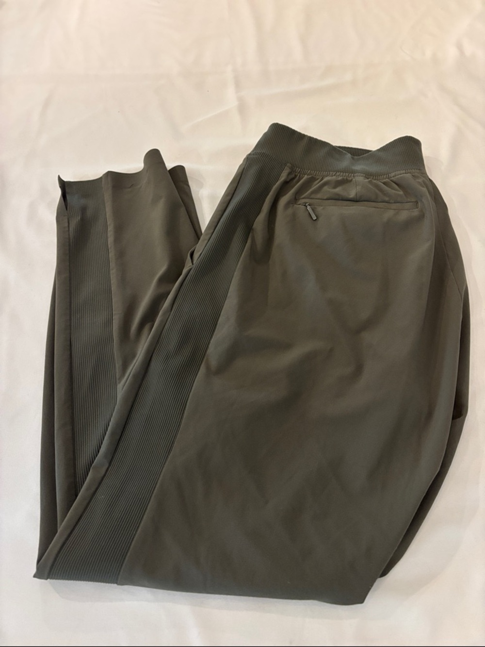 Athleta Brooklyn Athleisure ankle Olive Ribbed-Waist Ankle Pant - size 4